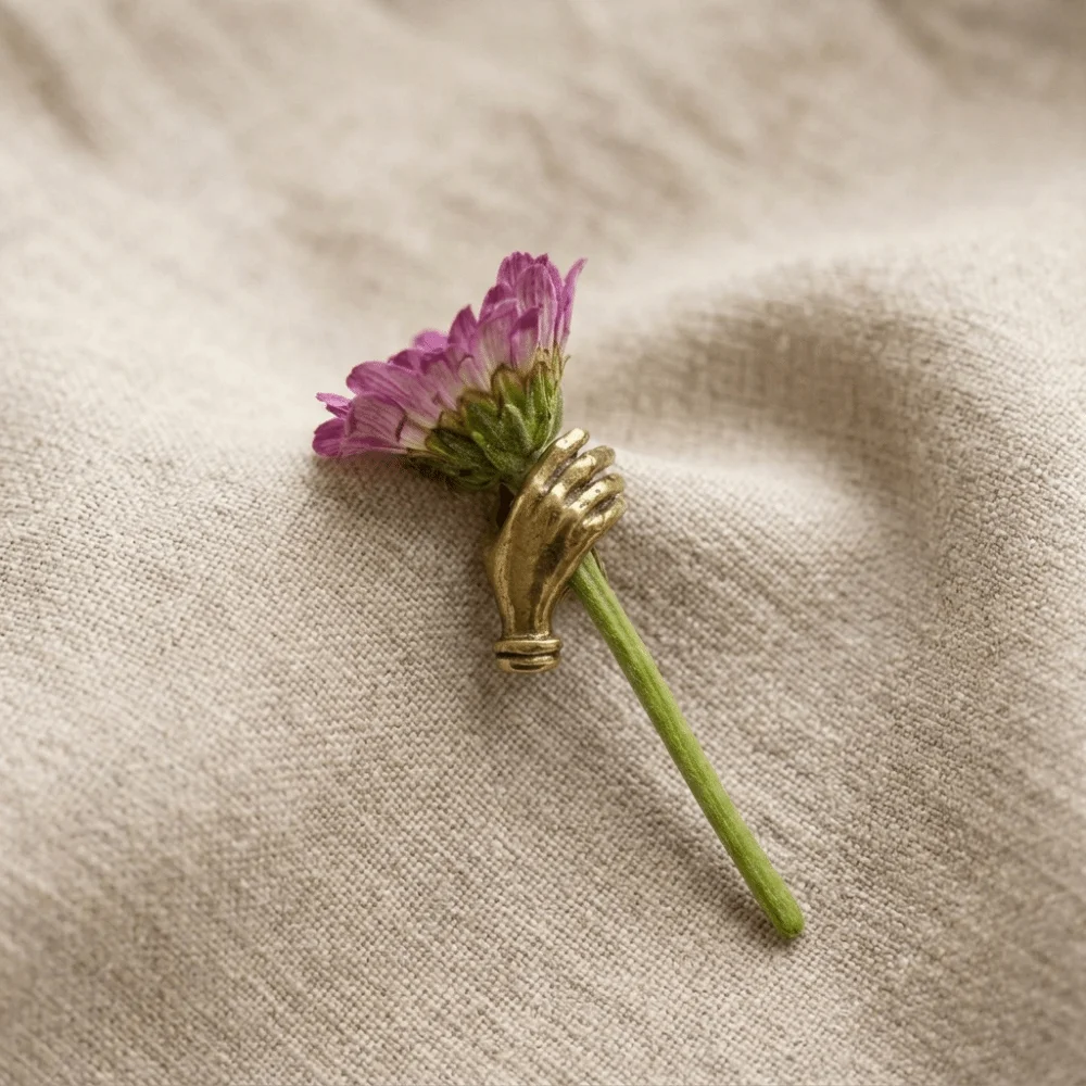Fashion Alloy Hand-Held Flower Brooch Hand-Held Design Creative Bouquet Pin Elegant DIY Flower Pin Fashion Accessory