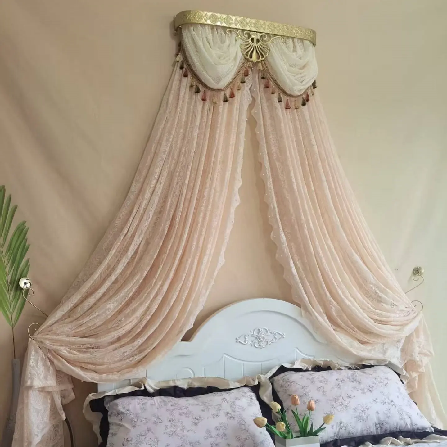Medieval French wind bed mantle bedside curtain gauze mantle decorative lace beige warm fringed water wave crown frame