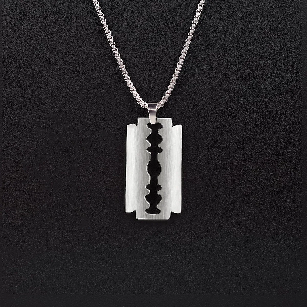 Fashion Silver Color Stainless Steel Razor Blades Pendant Necklaces Men Jewelry  Male Shaver Shape Sweater Necklace Gifts