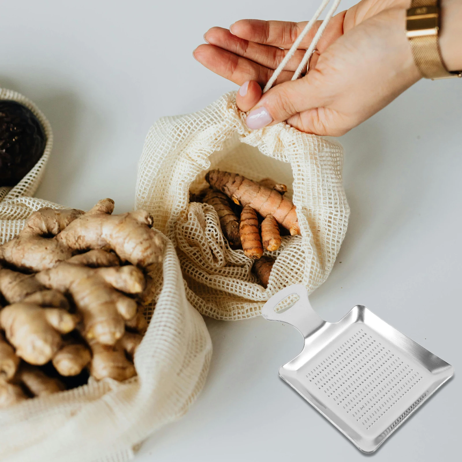 

1pc Stainless Steel Garlic Ginger Grater Kitchen Tool Vegetable Fruit Grinder Household Shredder Handheld Kitchen Accessory