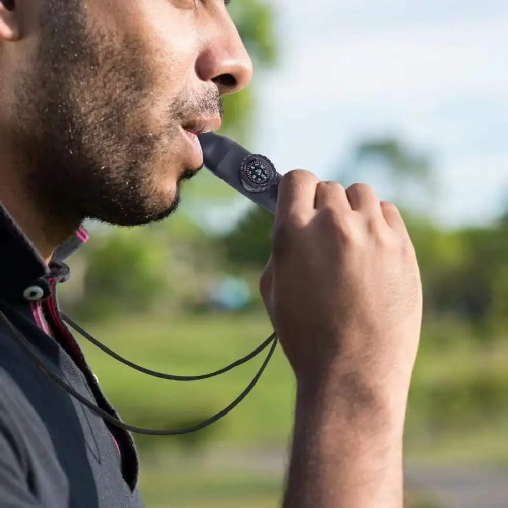 5-in-1 صفارة إنقاذ الطوارئ متعددة الوظائف مصباح يدوي في الهواء الطلق صفارة إنقاذ المحمولة عالية ديسيبل