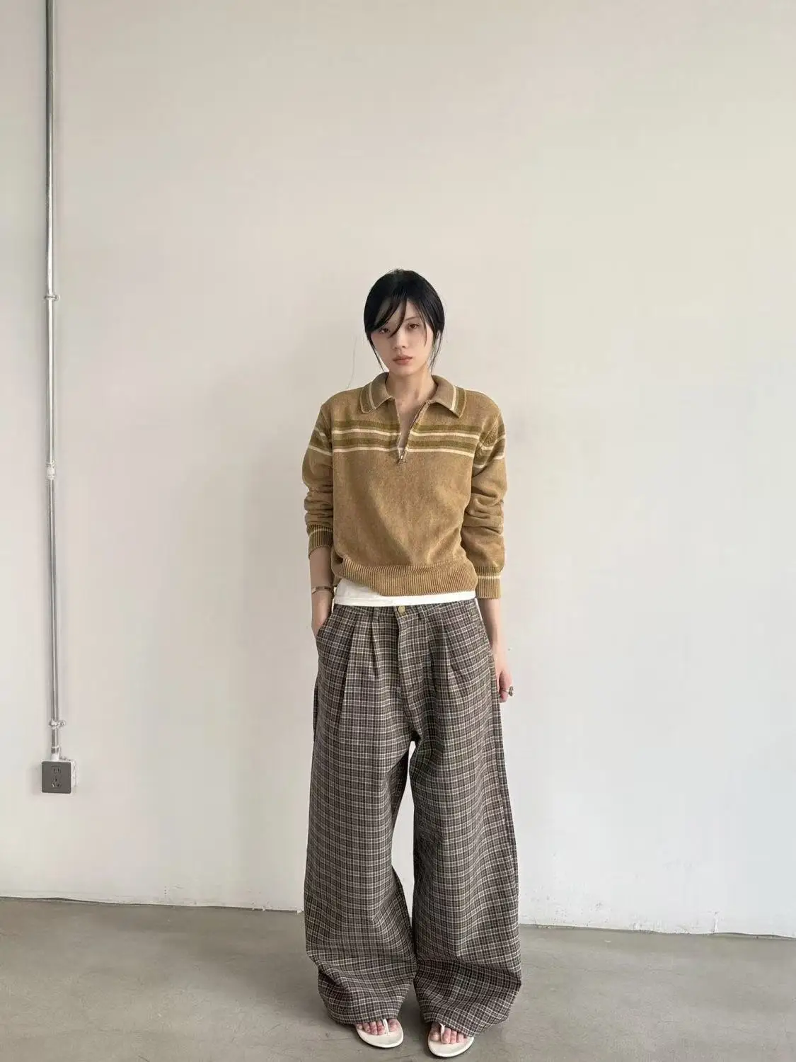 

American Retro Brown Plaid Design Casual Pants Loose Straight High Waist Wide Leg Jeans for Men And Women Neutral Sle