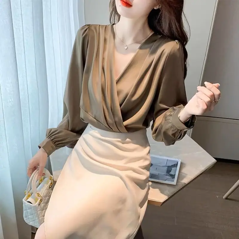 Fashion V Neck Pleated Shirt Tops Spring Autumn New Long Sleeve Solid Color Temperament Blouse Elegant Korean Women Clothing