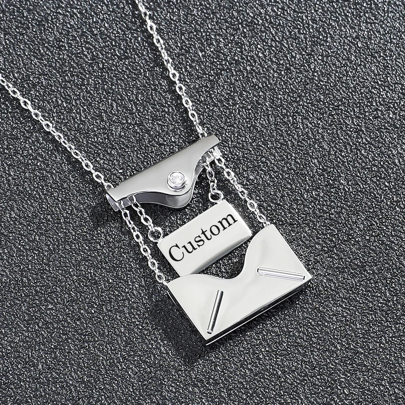 

Kiss Jewelry Creative Stainless Steel Engrave Text Envelope Pendant Necklace for Women Men Laser Letter Custom Necklace Gift