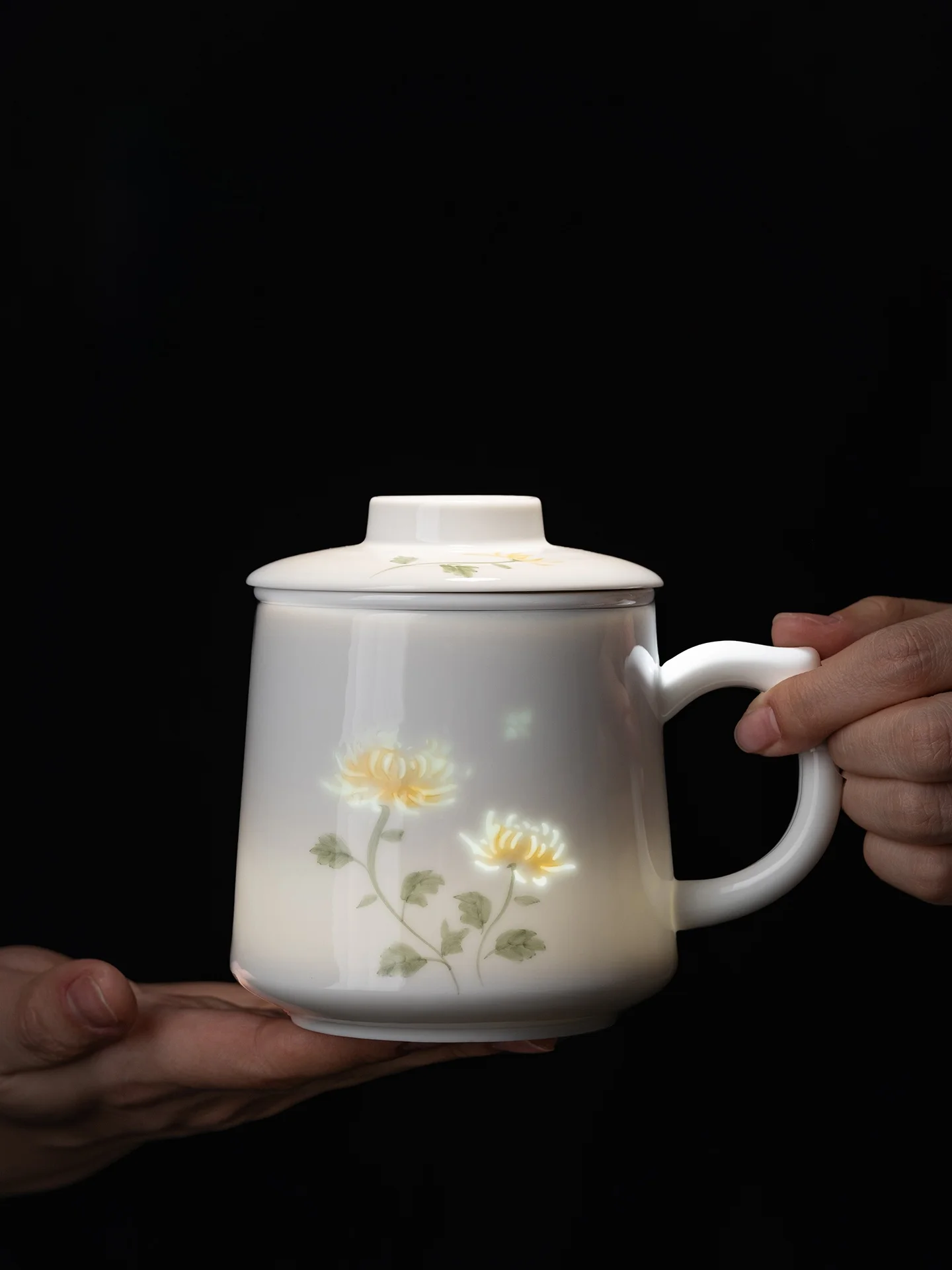 

Ele Cerc Mug with Lid for Office Use Drinking Cup High Aesthetic Value Underglaze Coloring Tea Brewing Cup by XuanYuanJi