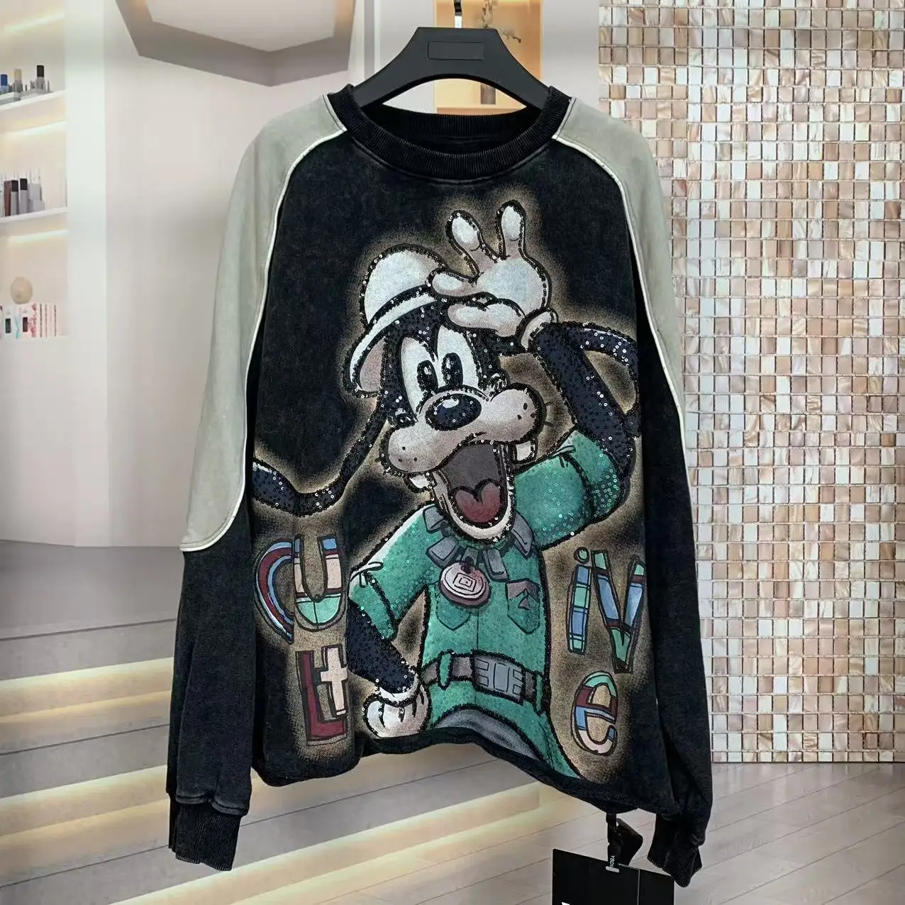 เสื้อสเวตเชิ้ตพิมพ์ลายแฟชั่น แต่งเลื่อม แขนยาว ทรงหลวม ลายการ์ตูนลูกสุนัข คอทรงกลม ไซส์ใหญ่สำหรับผู้หญิง ฤดูใบไม้ร่วง