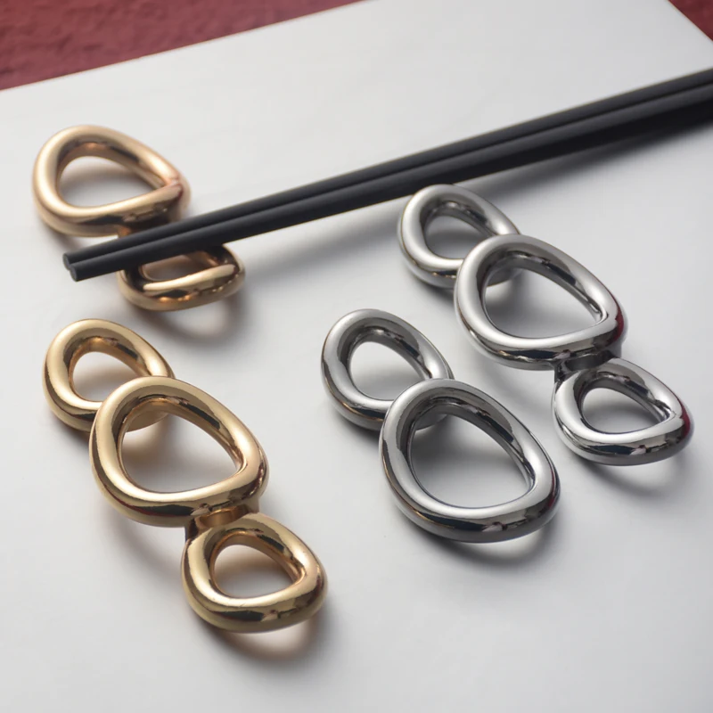 

Modern Stainless Steel Spoon and Chopsticks Rest Metal Chopstick Ring Holder Chop Stick Shelf Organizer Home Kitchen Table Decor