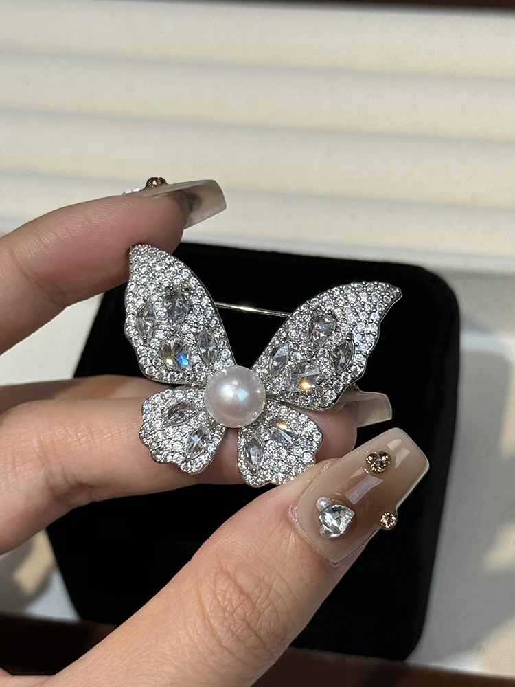 Perla naturale super flash farfalla zircone spilla lusso atmosfera autunnale e invernale spilla di fascia alta accessori per cappotti
