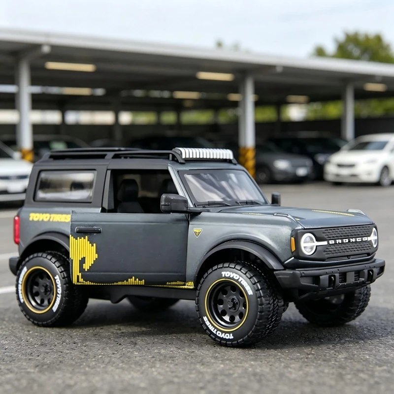 

Maisto 1:24 simulation Ford Mustang Bronco alloy car model doors can be opened static decoration gifts desktop ornaments