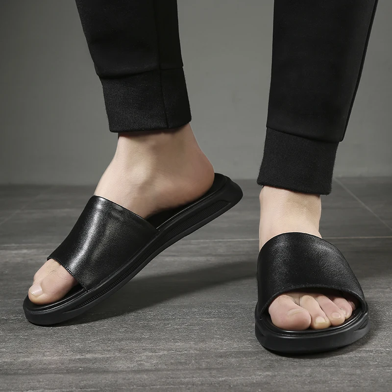 

New Men One-piece Sandals Black Flat Heel Two-layer Cowhide European Outdoor Beach Sandals Sizes 38-44 Men Slippers