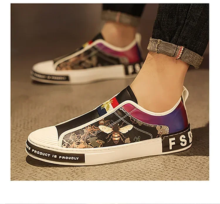 European New Shoes for Men Leather Casual Shoes Trend Print Flat Skateboard Shoes Youth Street Fashion Slip-on Loafers