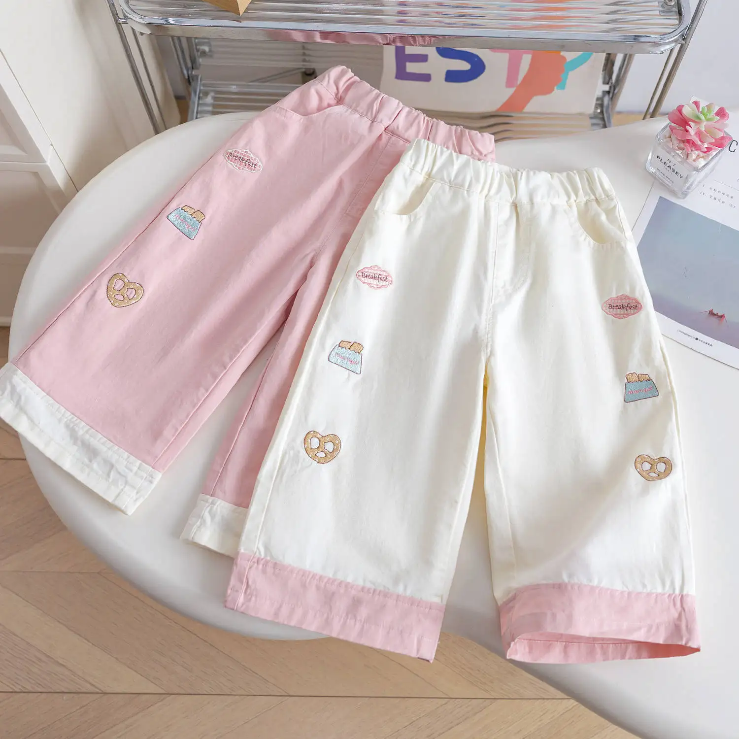 2026 Neue Frühlings-Kollektion: Koreanischer Stil Mädchenhose mit Stickerei, Gerades Bein, Lässige Alltagshose für Kleinkinder – Detail 4