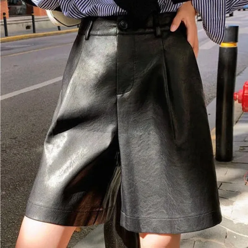 Women's High Waist Faux Leather Bermuda Shorts Olive Green Pleated Wide Leg Shorts with Button Closure Smooth Faux Leather
