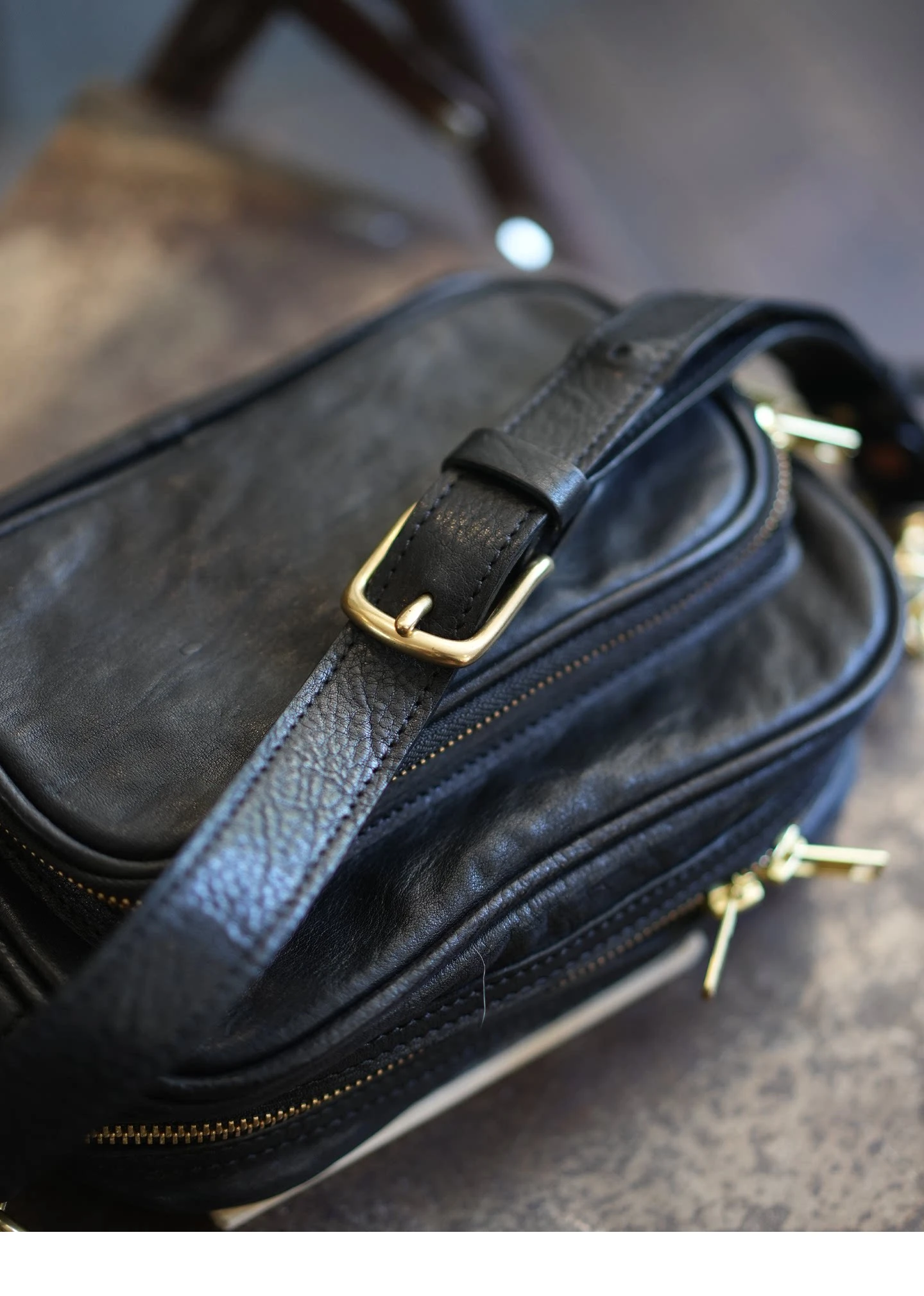 Vintage Designer Handgefertigte Mehrschichtige Umhängetasche aus Rindsleder für Herren, Lässige Modische Luxus-Schultertasche aus Echtem Leder – Detail 14