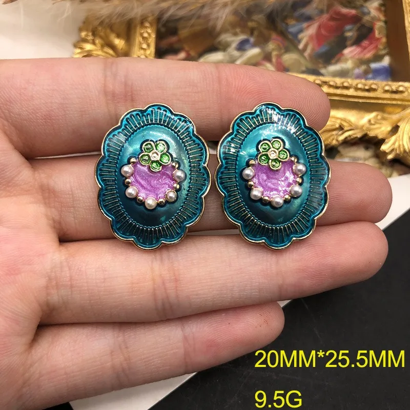 

Fashion Commuter Earrings Niche Design Fresh Enamel Glaze Inlaid Pearl Stud Earrings Engraved Pattern Elegant Temperament Earrin