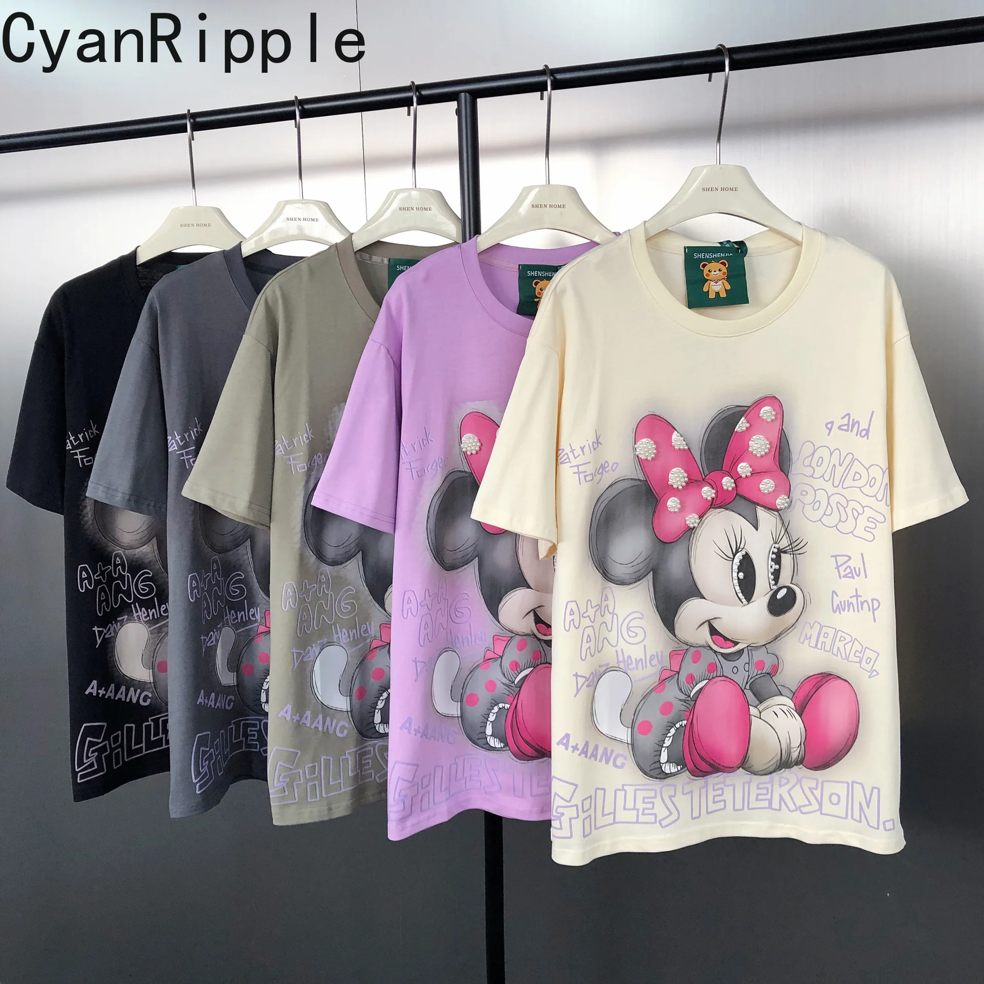 

Уменьшение возраста, весна-лето, свободные женские футболки, модные универсальные хлопковые топы с круглым вырезом и принтом мультфильмов, милые студенческие хлопковые топы