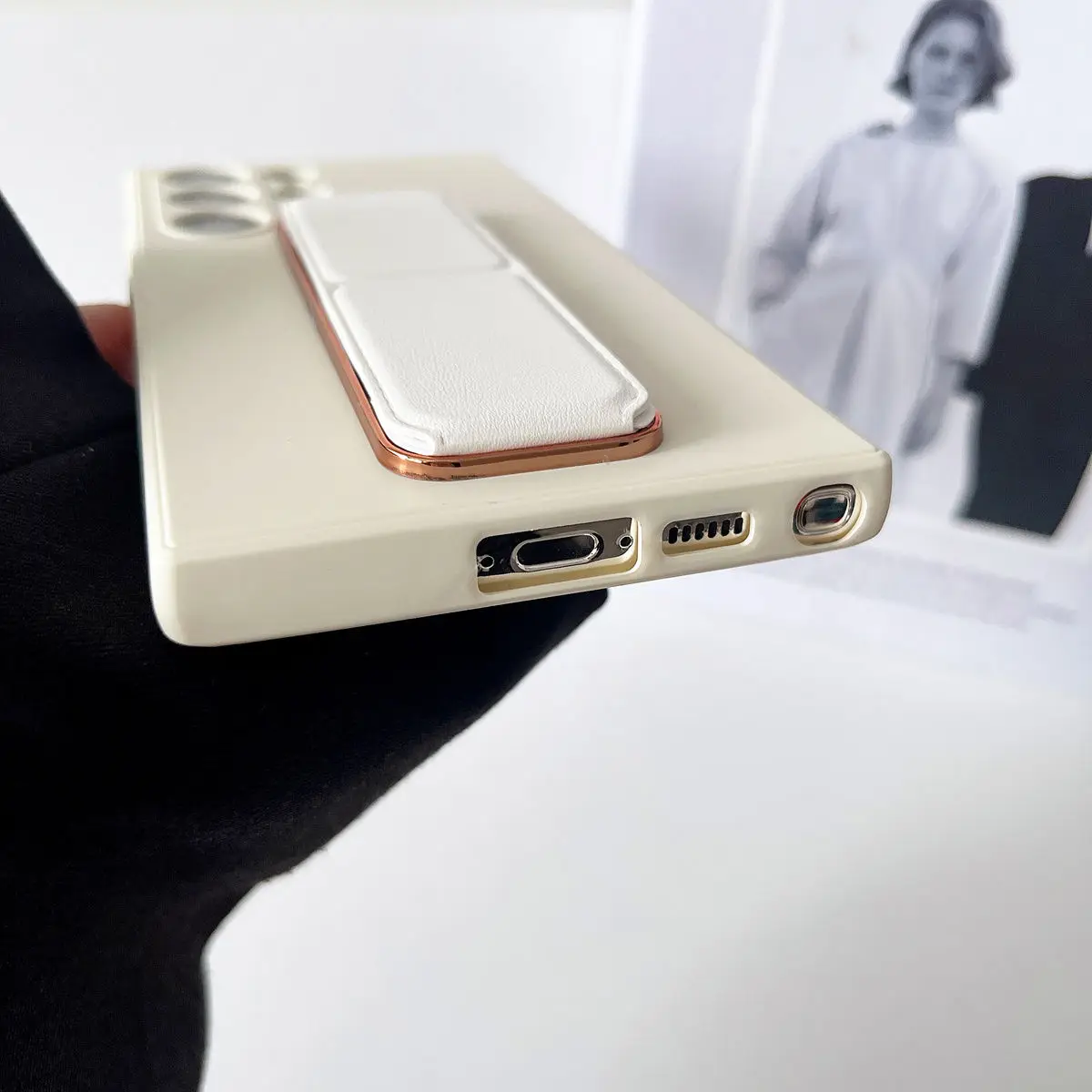 For Samsung Galaxy S24 25 23 Ultra Case Magnetic Stand for Galaxy S25 Plus 폰케이 S26 울트라  Wrist Strap Holder Protector Case
