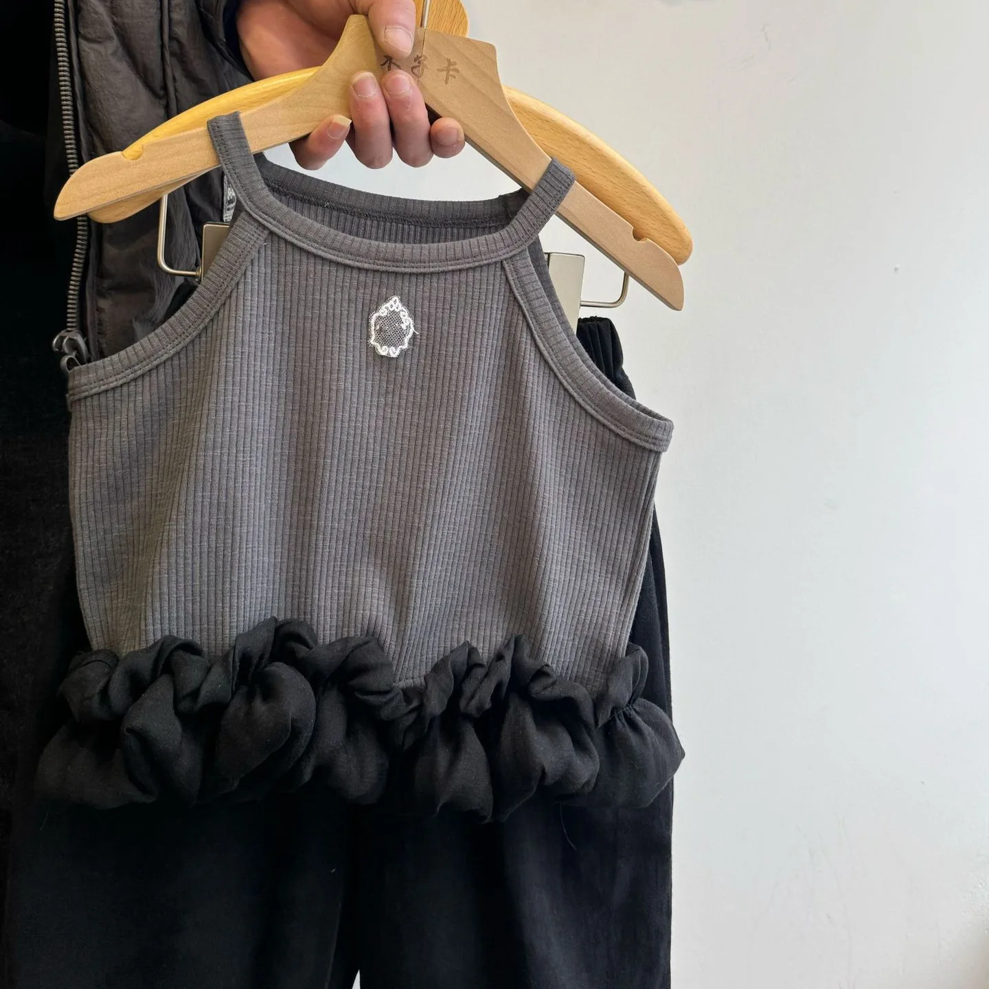 Girls Summer Set 2025 New French Beige Vest Top Long Pant Floral and Stylish Summer Style Two-piece Set