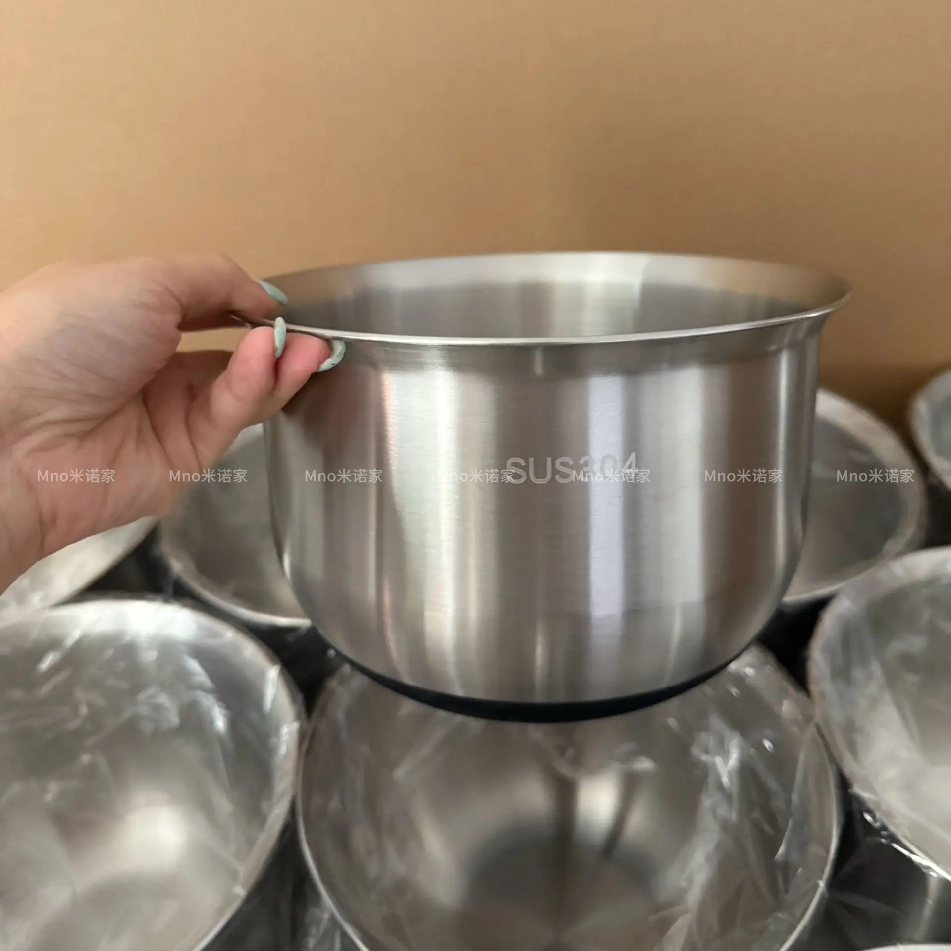Stainless Steel 304 Deep Whisking Bowl One Piece Brushed Finish Cream Egg Splash Proof Steamer Oven Dishwasher Safe 2500ml 195mm