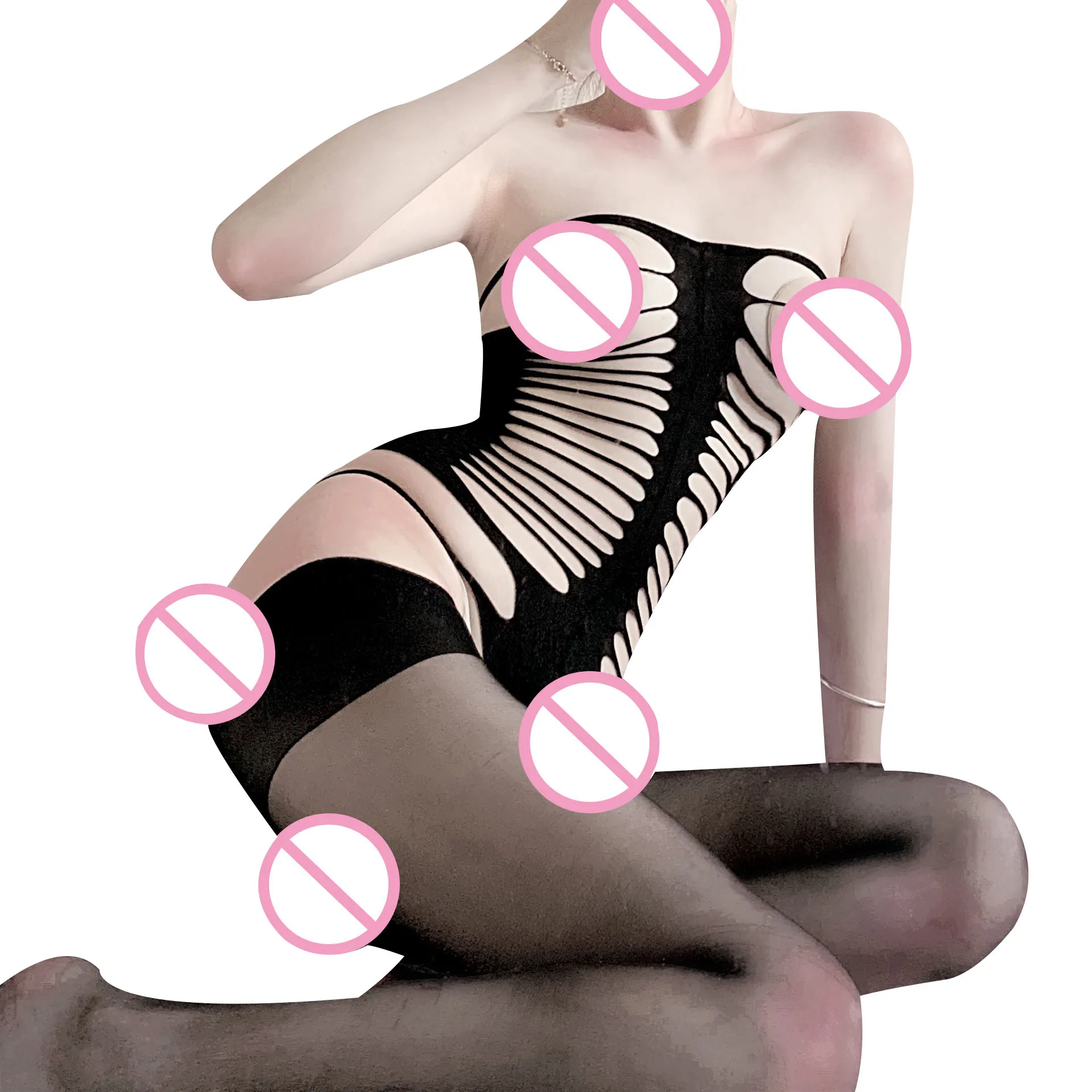 

Эластичные прозрачные боди, соблазнительные сетчатые чулки, сексуальное белье с открытой спиной, облегающее бедра, больших размеров, экзотические тедди.