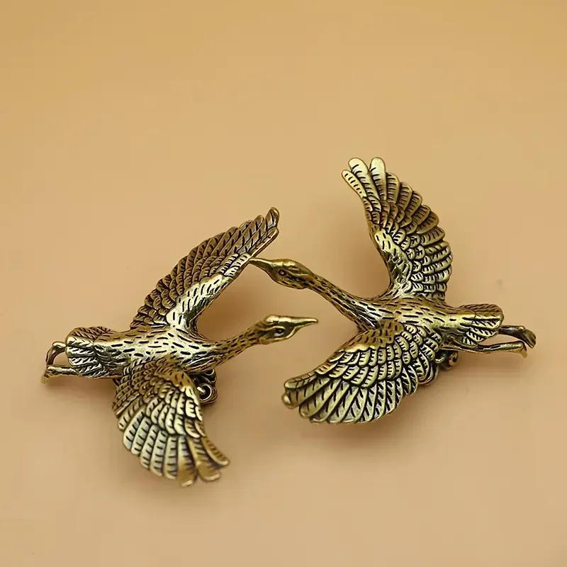 Elegante estatuilla de grulla voladora de latón, decoración de escritorio de estilo vintage, pieza de arte de oficina, accesorio para mascotas de té