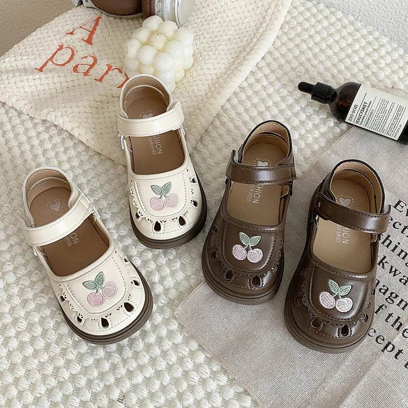Girls Closed Toe Sandals Summer Anti-Collision Shoes Kids Cherry Embroidery Hollow Out Flats Kindergarten Shoes