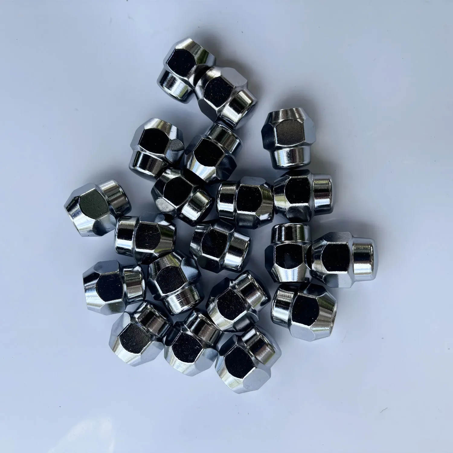 20pcs   m12x1.5  Lug nuts  for Hyundai, KIA, 3, Mazda 5,  6, CX-5 CX-7 CX-9 CX5 CX9 MPV MX-5   Lug nuts 28mm