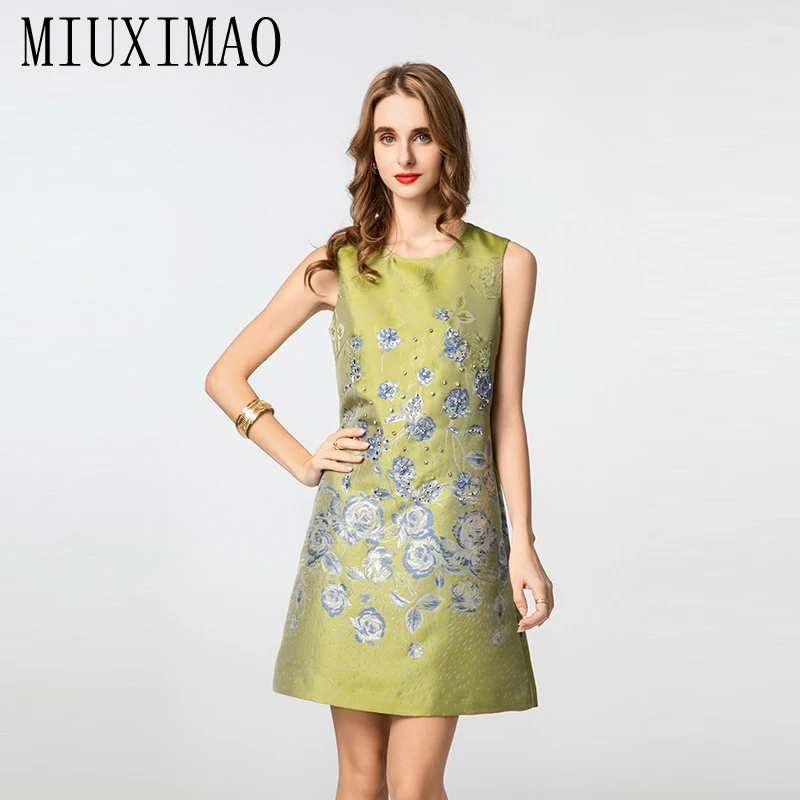MIUXIMAO 2025 แฟชั่น Royal Luxury Jacquard ฤดูร้อนชุด 3D ดอกไม้เพชรชุด A-LINE สั้นสีเขียวชุดผู้หญิง Vestides