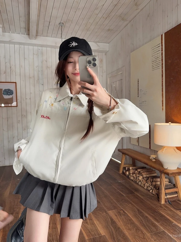 Korean Vintage Floral Embroidery Short Jacket Women Autumn Casual Retro Style Loose Fit Turn Down Collar Fashionable Outerwear