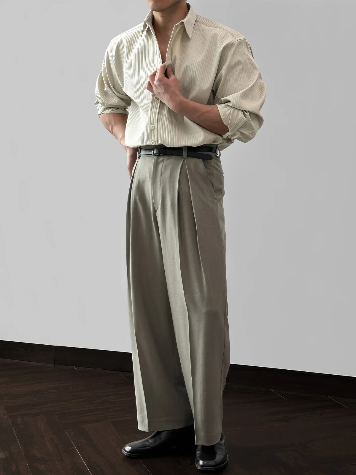 

Мужская футболка свободного кроя в американском стиле, повседневная, деловая, в полоску, с текстурой, не требующая глажки, дышащая.