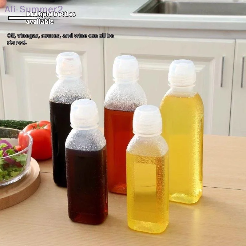 

{MX} 4Pcs 300/500ml Kitchen Oil Dispenser With Dust Cap Plastic Condiment Squeeze Bottles BBQ Sauce Olive Oil Squirt Bottle