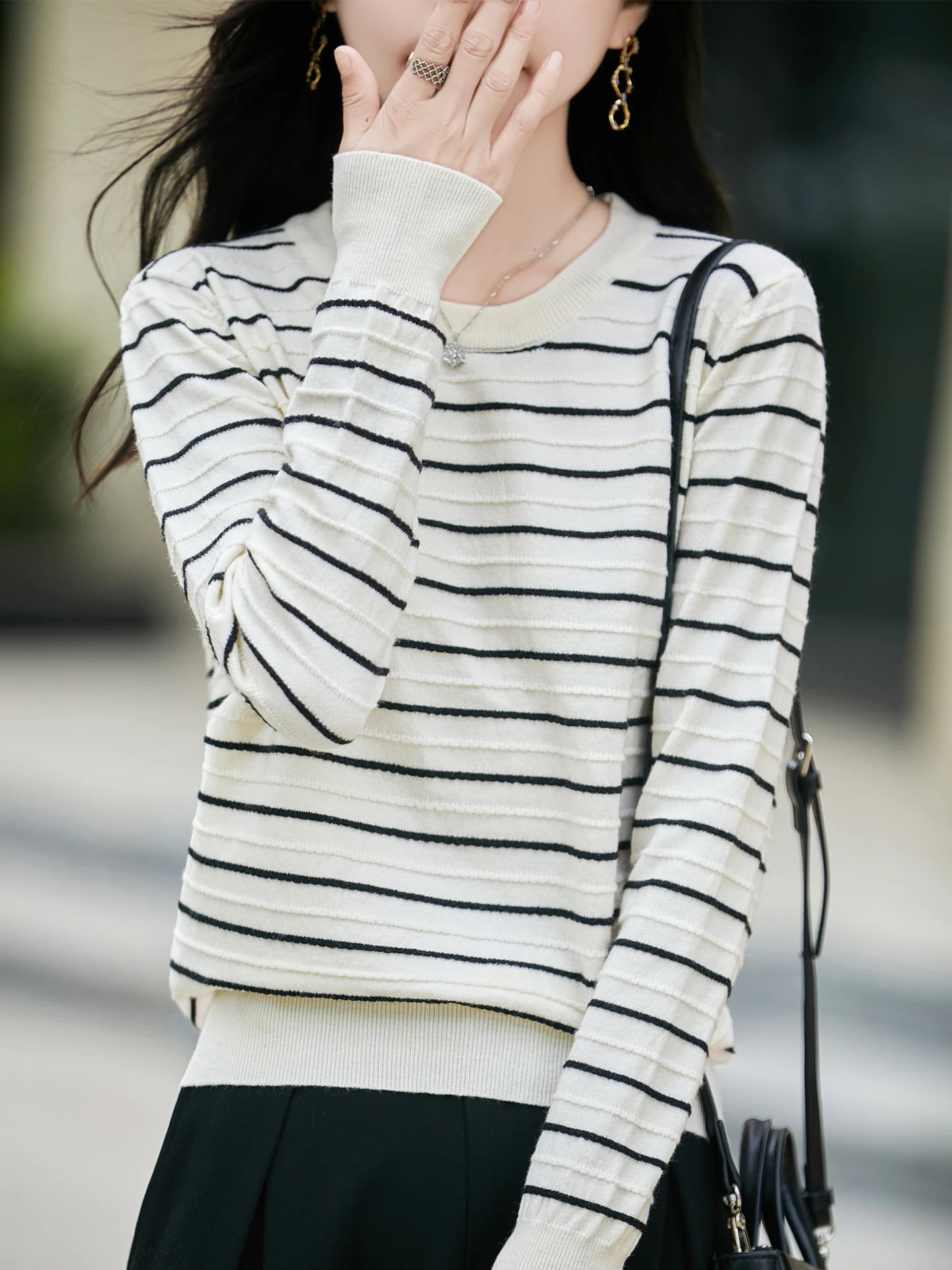 

Новый круглый вязаный свитер в полоску с цветными блоками для женщин, свободный крой, в корейском стиле, простой, для ношения под одеждой, с длинными рукавами, мягкий базовый слой