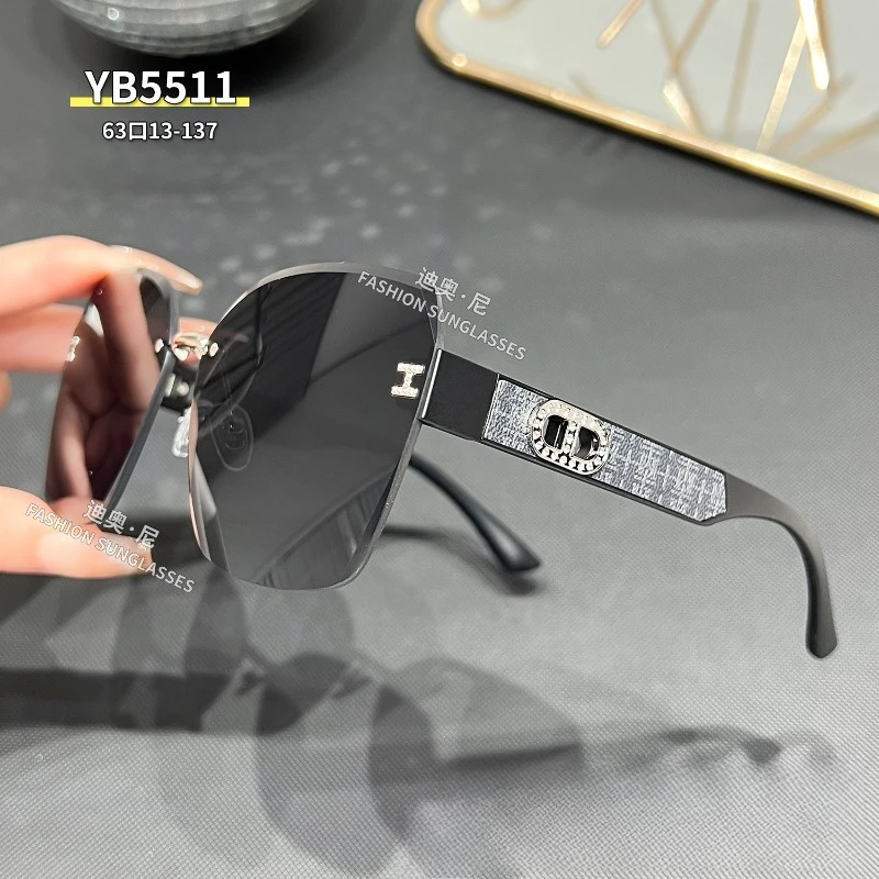 

​​2025 Beveled Edge Sunglasses Women, UV400 Luxury Minimalist Lightweight Anti-Glare Face Slimming Y2K TikTok​​
