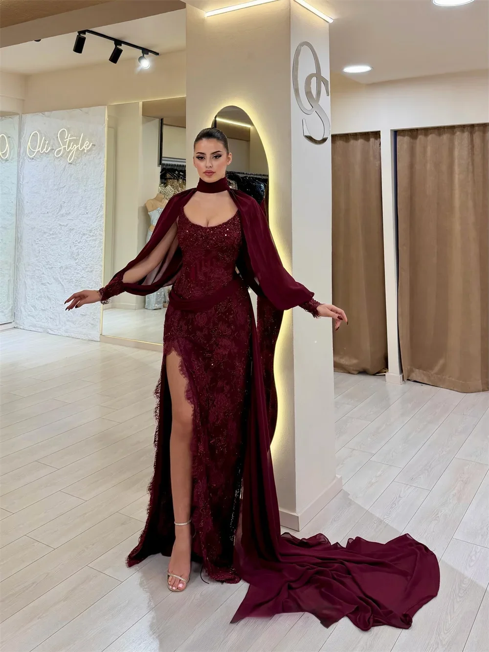 カスタマイズされたバーガンディゴージャスレースマーメイドサイドハイ スリットフォーマルイブニングドレス、取り外し可能な袖付き、ウェディングドレス、プロムガウン