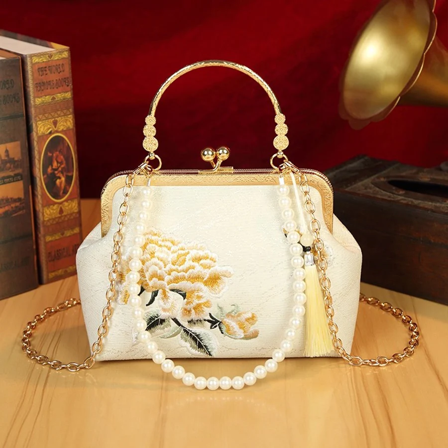 

New Embroidery Women Pearl Chain Shoulder Crossbody Bags Lock Shell Clip Design Handmade Wedding Chic Clutch Shell Handbag Purse