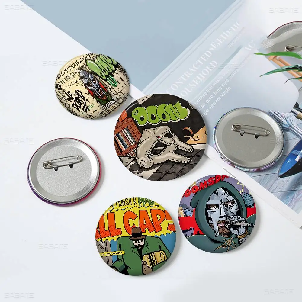 MF DOOM مغني الراب 32/44/58 مللي متر تخصيص زر دبابيس لطيف مضحك الإبداعية شارة مجوهرات ديكور هدايا للأصدقاء #5