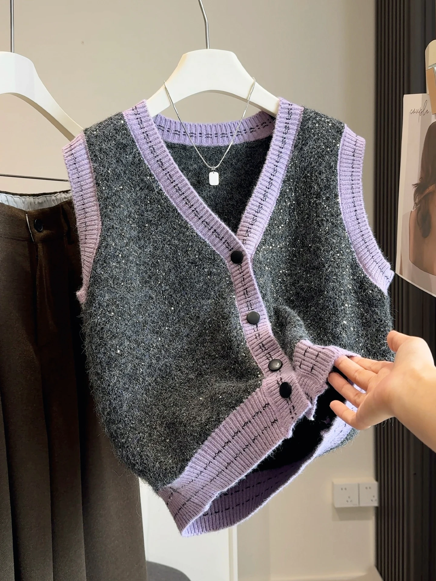 Fashion Sequin Color Contrasting V-neck Knitted Vest Women's Autumn Winter Loose Sleeveless Knitted Cardigan Stacked Waistcoat