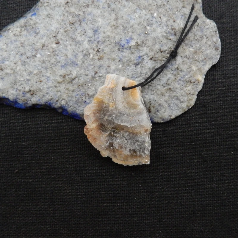 

Natural Brazil Agate Crystal Rough Stone Pendant 32x23x8mm 7.2g Beads for DIY Jewelry Making