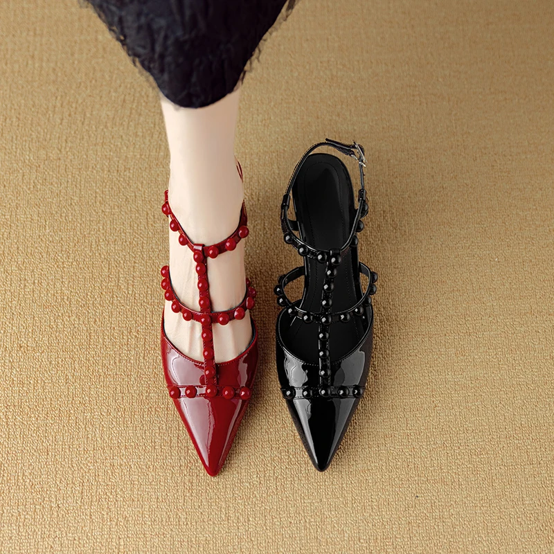 

Новинка 2023 года, летние женские сандалии из натуральной кожи, женская обувь из овчины 22-25 см, женская обувь с Т-образной пряжкой и ремешком сзади, римские туфли на высоком каблуке с заклепками