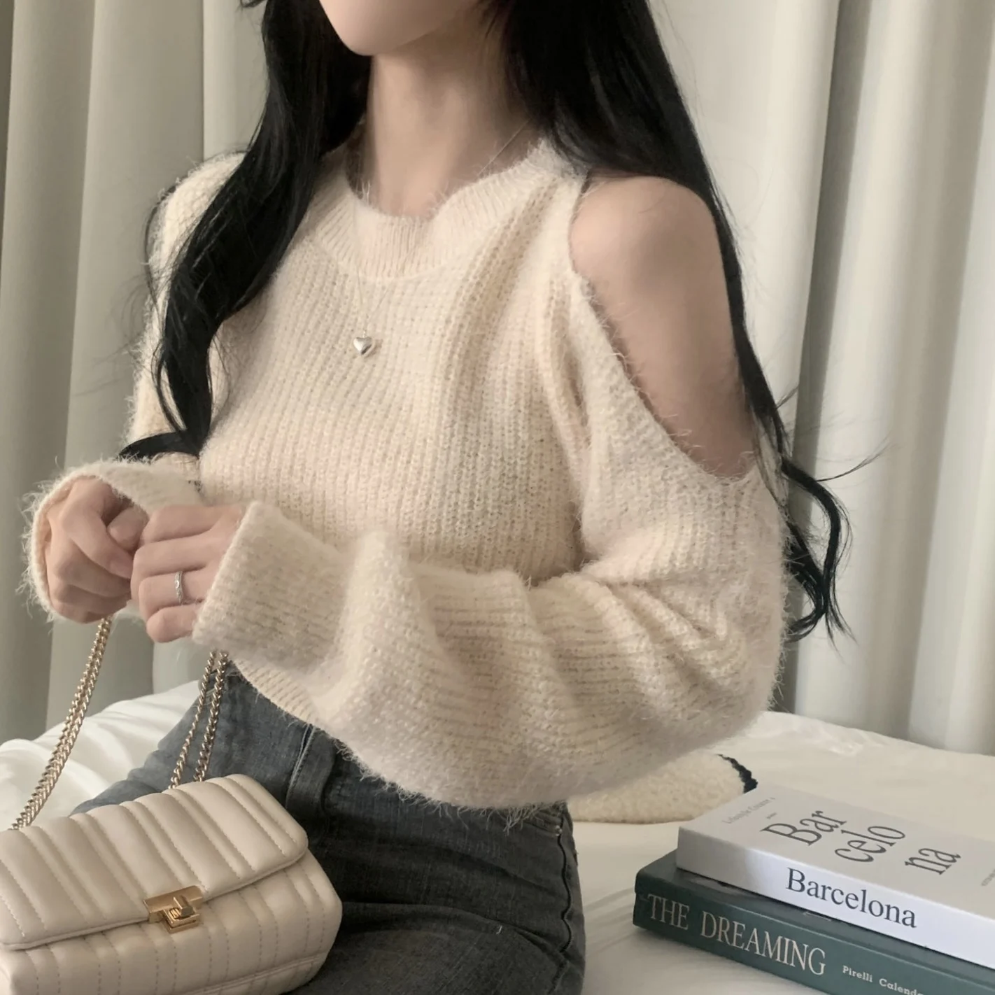 

2024 Autumn New Korean Sle ort oulder Bared Mink Fur Pure Color round Ne Sexy Plu Knitted Sweater for Women