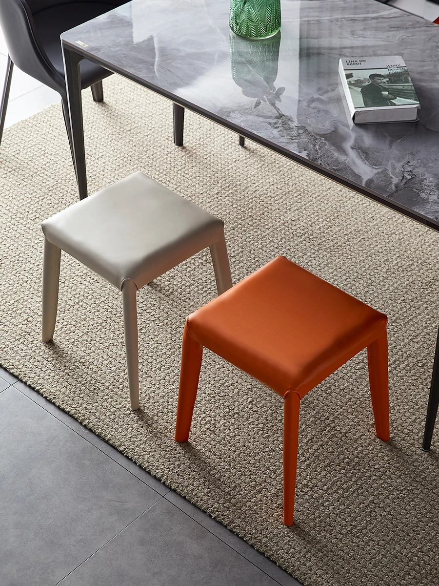 Hocker für den Hausgebrauch, leichter Luxus, faltbare, rote kleine Mesh-Bänke, moderne minimalist ische quadratische Hocker, Make-up-Sättel