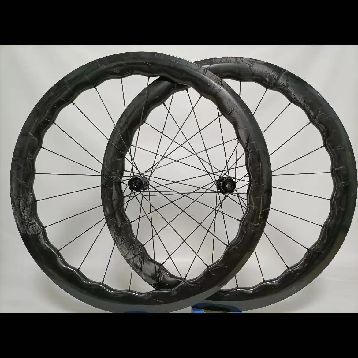 

700C Легкий дисковый тормоз из углеродного волокна, дорожные колеса, дисковая ступица, легкий карбоновый клинчер, бескамерный