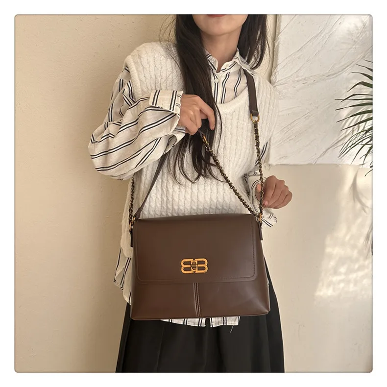 حقيبة نسائية فاخرة خفيفة بتصميم عصري جديد لعام 2025 - حقيبة كتف ساعي البريد بسلسلة ركاب راقية ذات سعة كبيرة #2