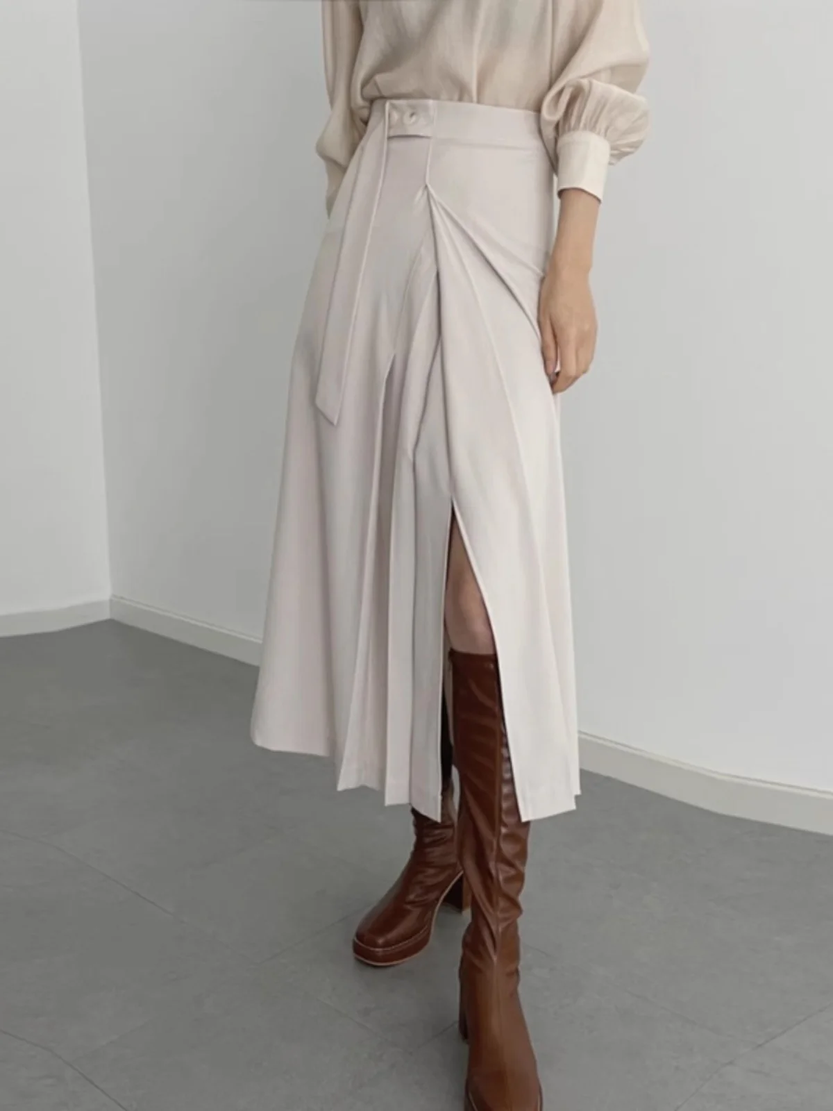 봄 신사복 하이 웨이스트 슬리밍 블랙 롱 드레스 세련된 사이드 슬릿 프레스드 플리츠 독특한 센서티브 중간 길이 스커트