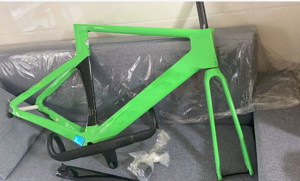 

2025 newest style ud glossy pink black cycling bike frame bb86+handlebar custom paint disc road bike frame in carbon in stcok