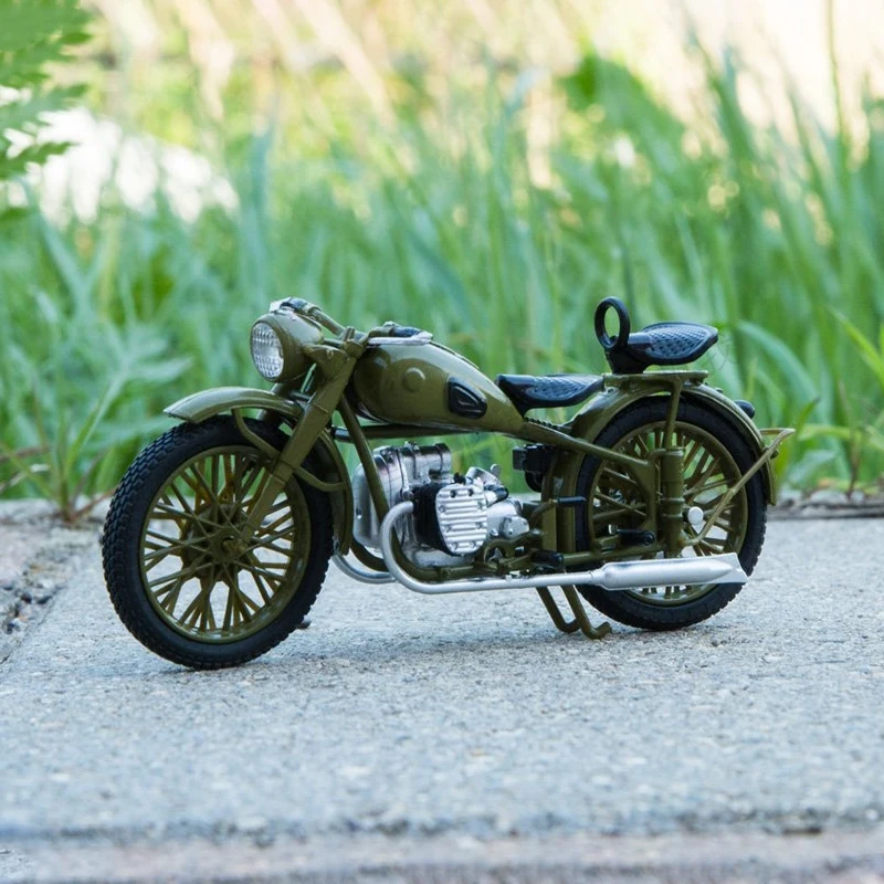 1:24 Soviet Lightweight Motorcycle Opposing Engine M-72 Early Version Red Army Iron Horse Light Armor MDM007 Car Model