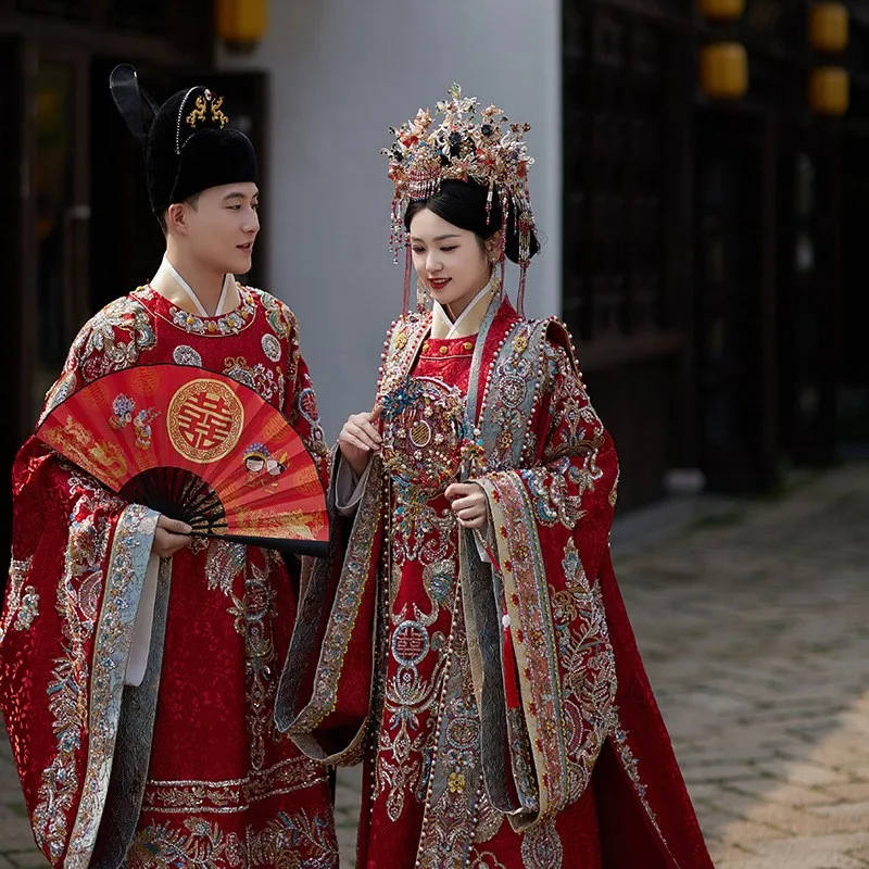 The ancient wedding dress of Han Dynasty a complete set Chinese phoenix crowns red robes and dragon