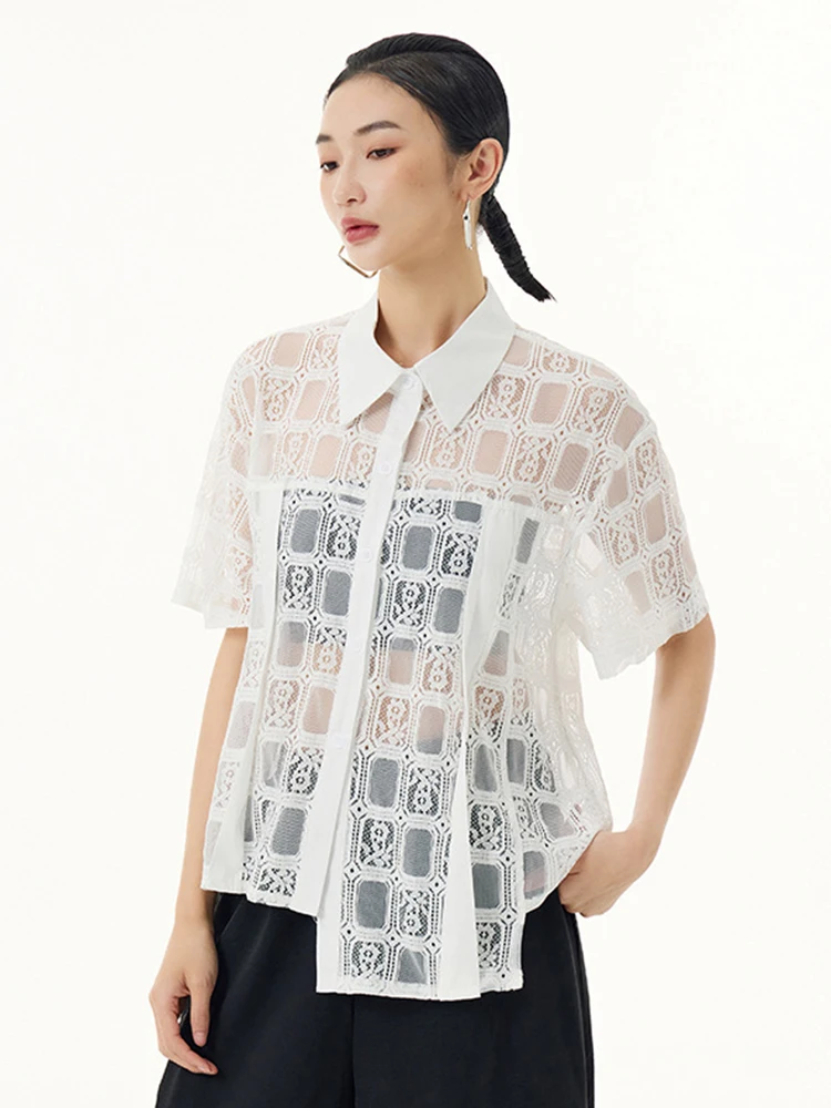 [EAM] Women White Lace Perspective Big Size Thin Blouse New Lapel Short Sleeve Shirt Fashion Tide Spring Summer 2025 1DH5625