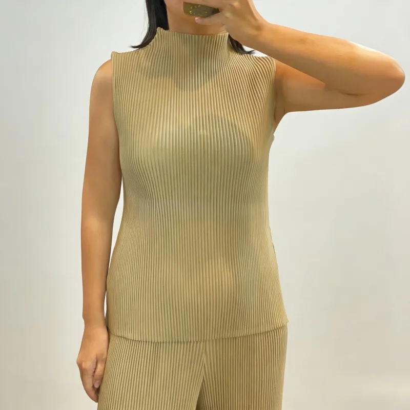 

Miyake Pleated T-shirt 2026 Spring Summer New Simple Solid Half-high Neck Toothpick Slim Hundred Temperament Sleeveless Tops