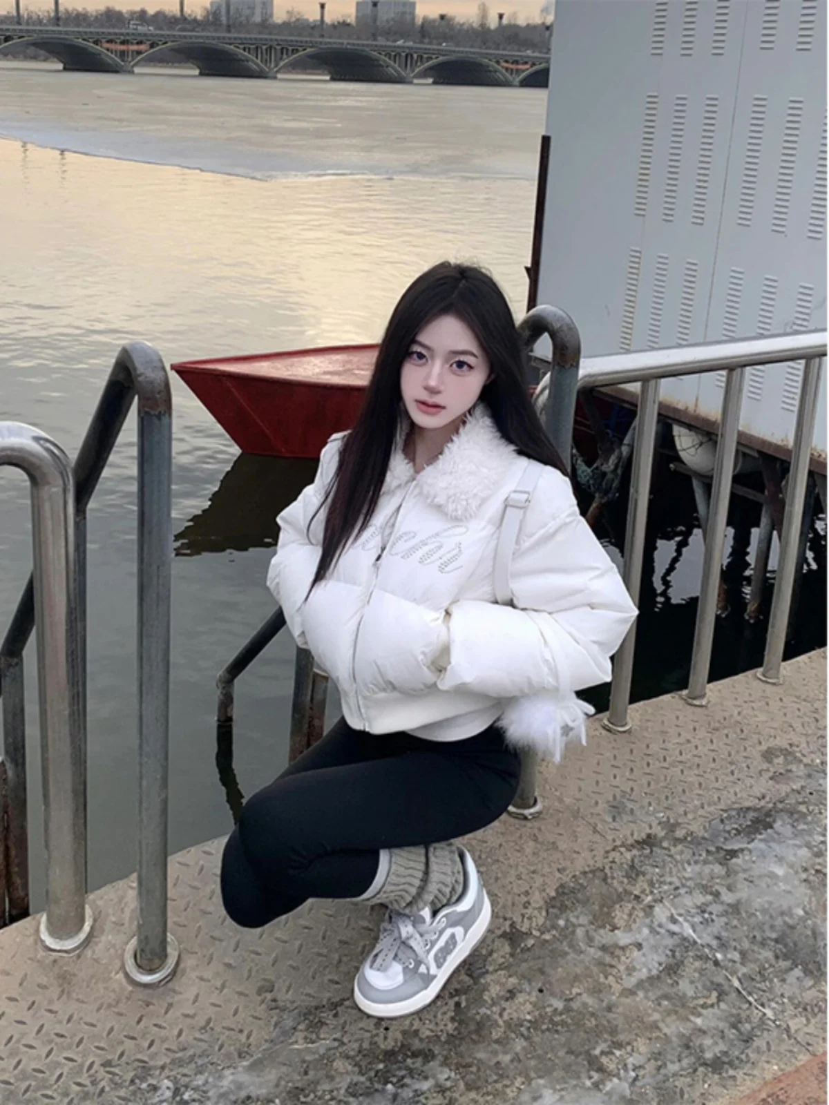 Retro American White Short Puffer Jacket Women's Winter Thickened Fleece Lined Loose Cotton Coat with Fur Collar